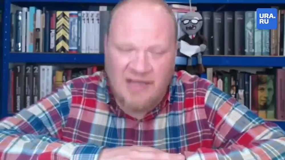 Журналист Олег Кашин* резко раскритиковал лидера группы «Ногу свело!» Максима Покровского, не поддерживающего спецоперацию на Украине и выпустившего несколько песен с осуждением действий армии РФ