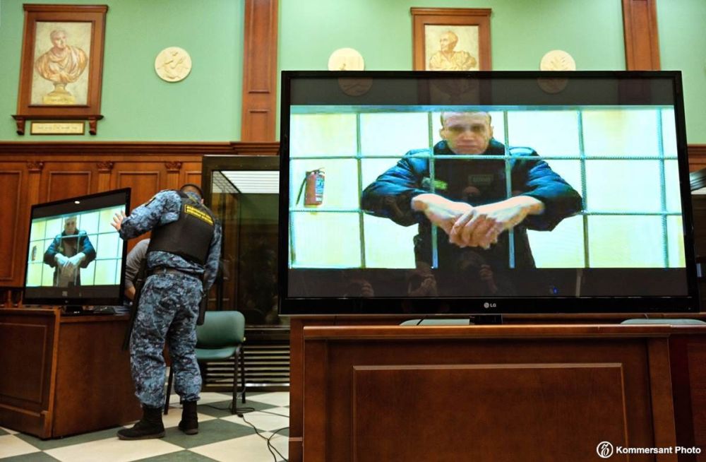 Алексея Навального этапировали из колонии в Покрове, но куда именно — неизвестно, заявил его адвокат Ольга Михайлова