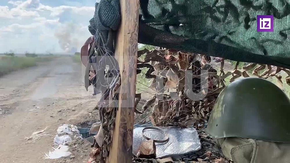 Артиллерия прикрывает работу пехоты близ села Покровское в ДНР. Кадры с оглушительными залпами по позициям ВСУ показал военкор "Известий" Денис Кулага