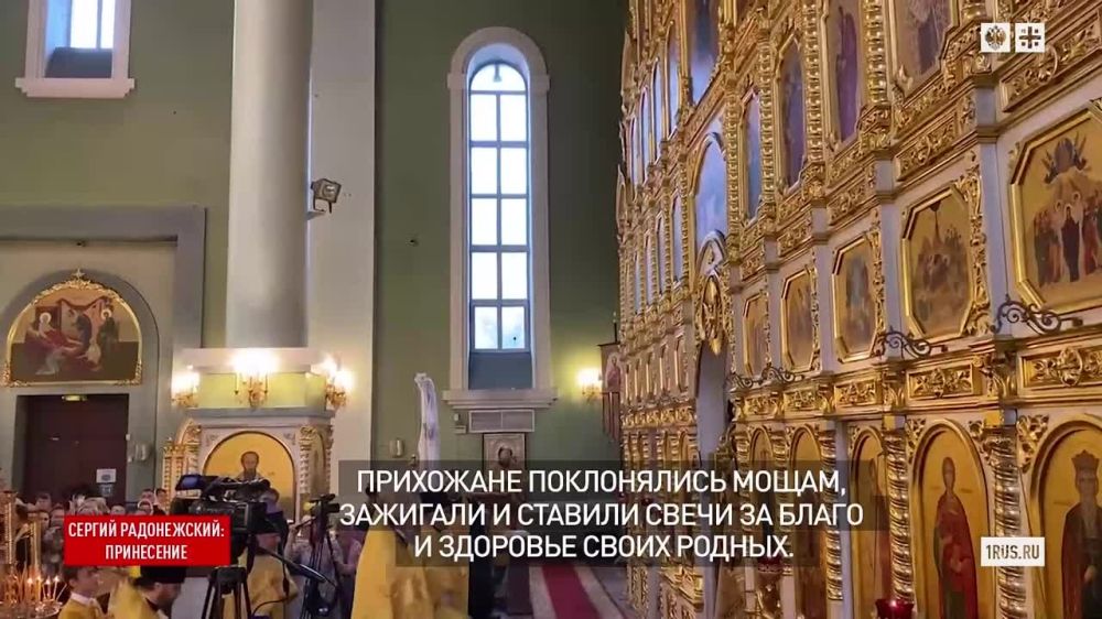 Тысячи жителей приморской столицы пришли к Покровскому собору, чтобы встретить и поклониться святыне