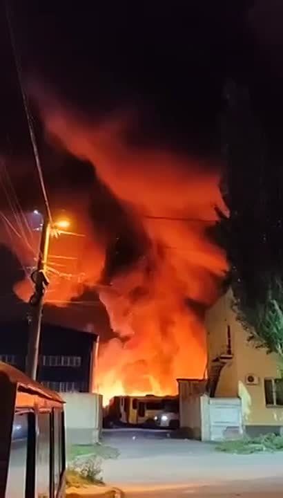 Юрий Котенок: В Днепропетровске продолжается мощнейший пожар после ракетного удара