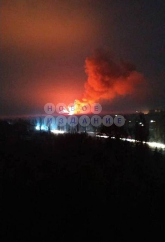 Фото из Красноармейска/Покровска, где украинский склад БК весело полыхнул на День народного единства