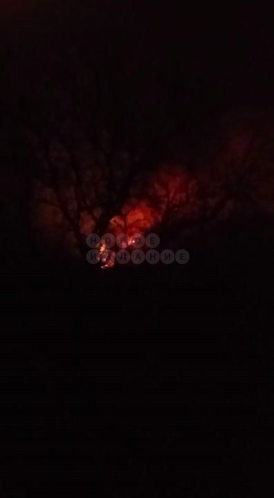 Огромный столб огня и дыма: Склад боеприпасов ВСУ в Красноармейске (Покровске) взрывается уже 3 часа