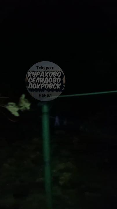 В районе Покровска Донецкой области был уничтожен склад боеприпасов украинской армии, на видео слышна детонация