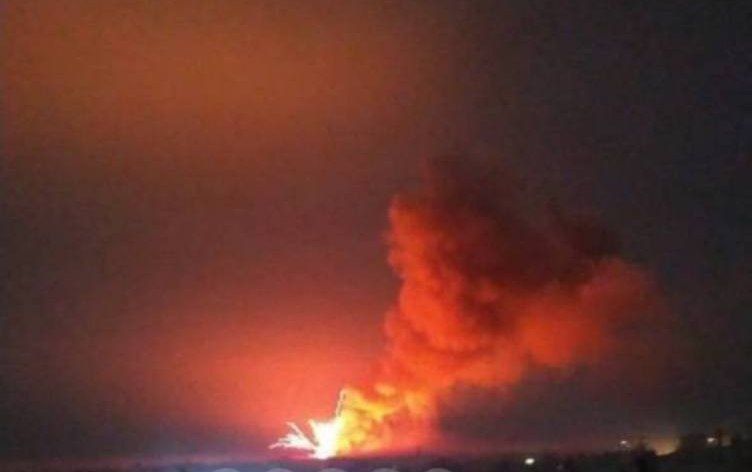 Несколько часов детонируют боеприпасы на складе украинской армии в Покровске после удара по нему