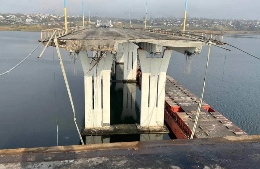 Юрий Котенок: 1. Херсон оставлен. И теперь рассуждать уже поздно о том, что произошло. Время не то, чтобы долго посыпать голову пеплом и вопрошать: «Доколе?». Необходимо ответить на совершенно другой вопрос: «Что делать?»