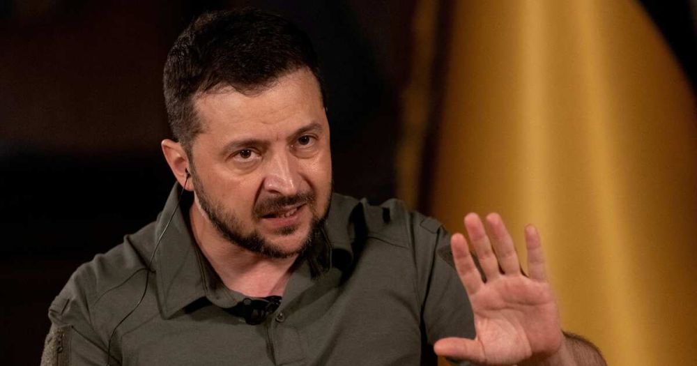 Зеленский признал наличие проблем со светом и водой на Украине