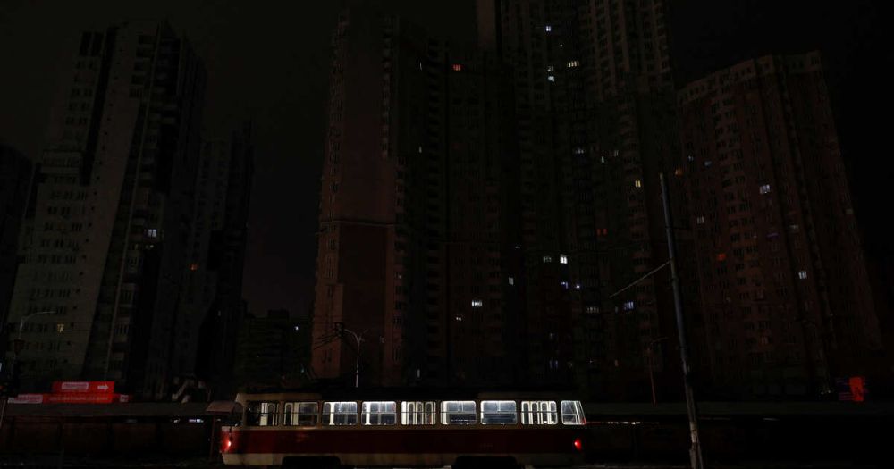 Зеленский заявил об ограничении энергоснабжения 15 регионов Украины