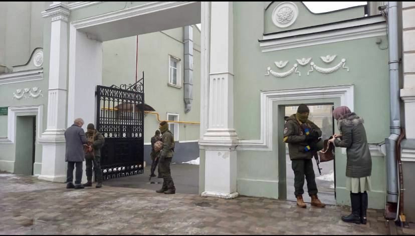 Служба безопасности Украины проводит обыски в храмах УПЦ в Харьковской области, сообщила пресс-служба областного управления СБУ