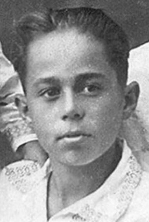 ����� ��������: � ��� ������ �������, ���������, ���������� � ����� � 1927 ���� � �������� 4 ������ 1942 ����