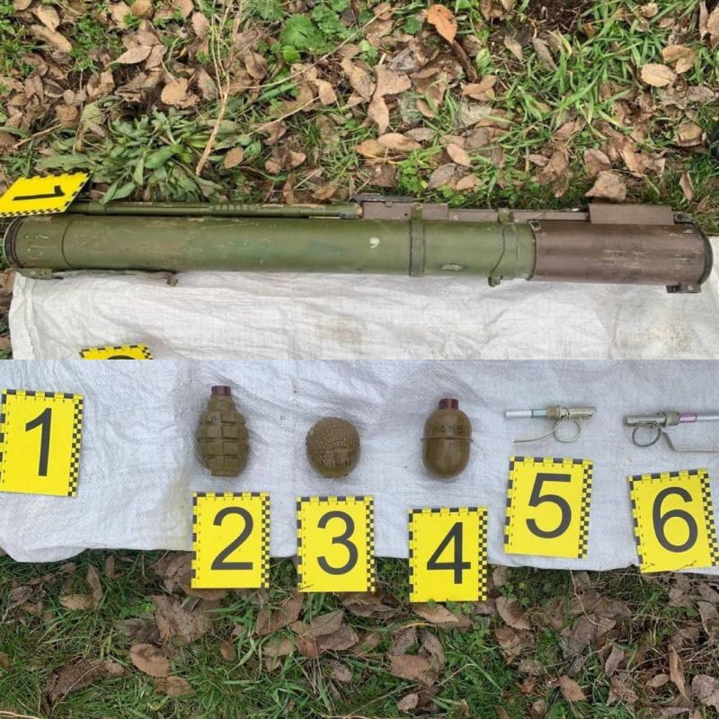 В Новомосковске задержали мужчину, который пытался продать гранатомет и три гранаты с двумя запалами