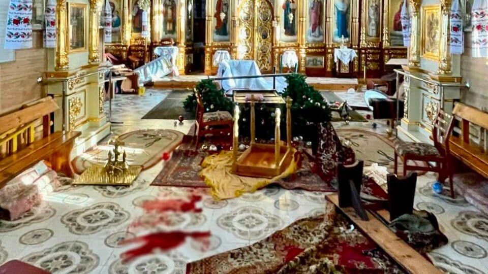 Неизвестный ворвался в Покровский храм в Виннице и ударил священника ножом в горло