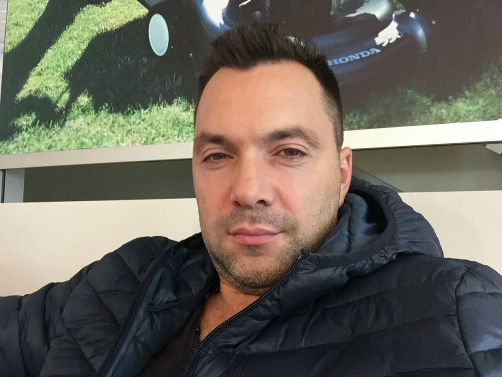 Офис Зеленского принял отставку Арестовича