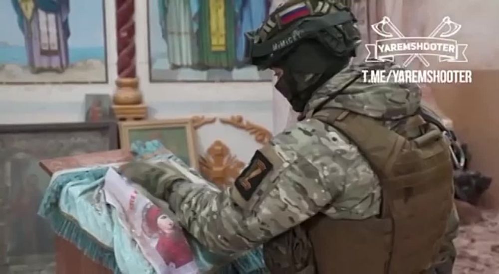 Бойцы ЧВК «Вагнер» зашли помолиться в Покровский храм