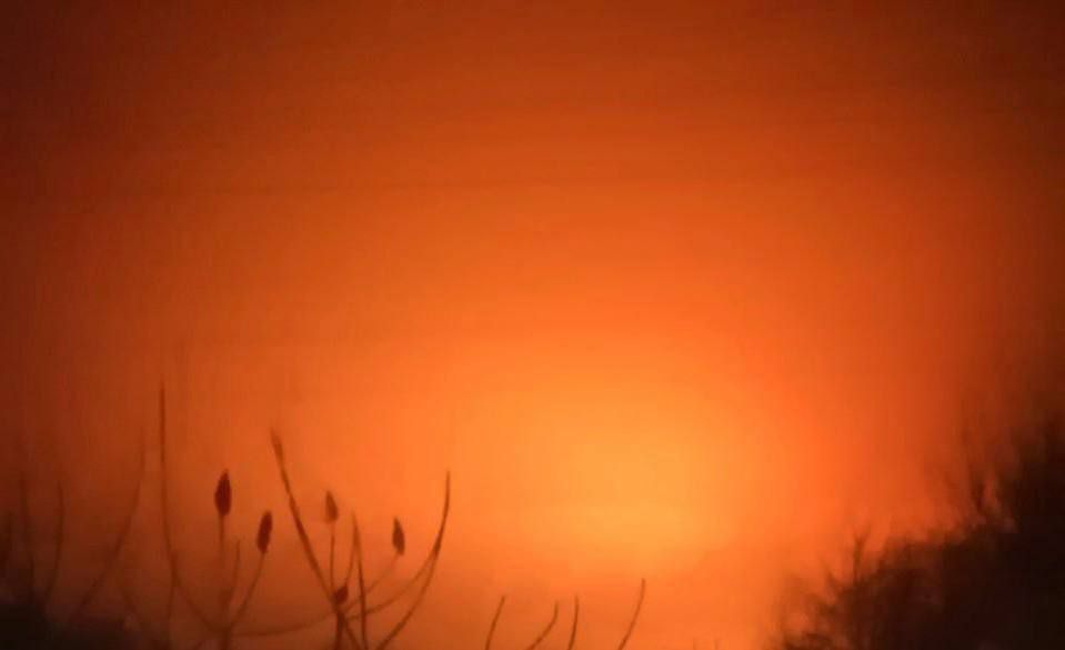 Зарево. По сообщениям, взрыв на левом берегу, возможно детонация боеприпасов, взрыв в Новомосковске