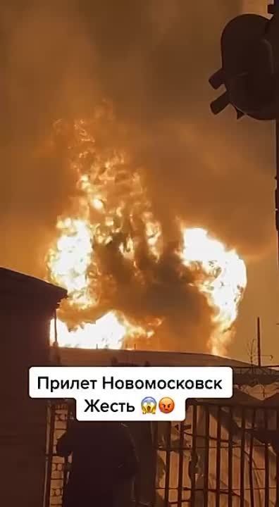 Жители Новомосковска делятся кадрами пожара после прилета русских «Гераней»