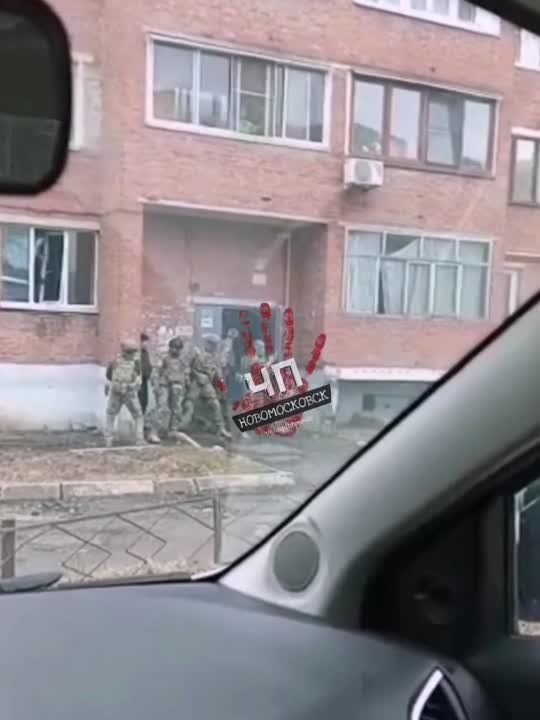 Очевидцы сообщают о стрельбе в Новомосковске, в доме на улице генерала Белова