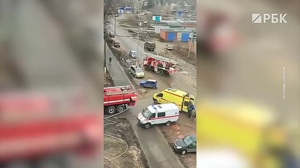 В Новомосковске полиция применила табельное оружие против мужчины, который забаррикадировался в квартире и угрожал устроить пожар в доме