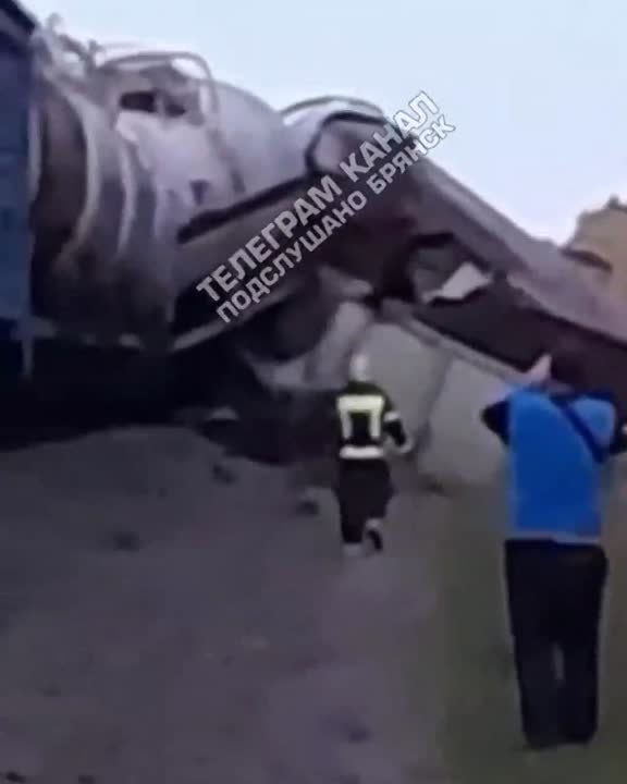 В брянских соцсетях публикуют кадры с места железнодорожной аварии