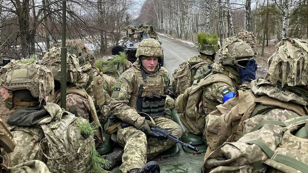 Украинских офицеров срочно отзывают из отпусков: Киев приказал ВСУ перейти на особый режим