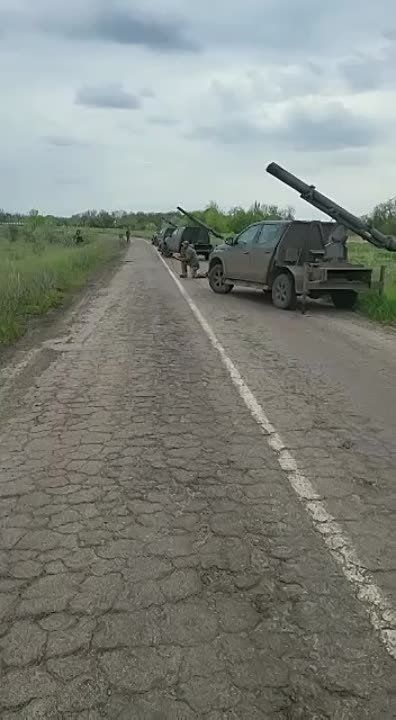 Кадры врага. Удар с Никополя по Энергодару. Нацист специально сообщает, что сегодня 9 мая