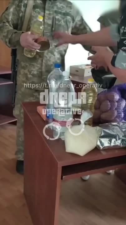 Украинские паблики распространяют кадры наглого поведения своих защитников