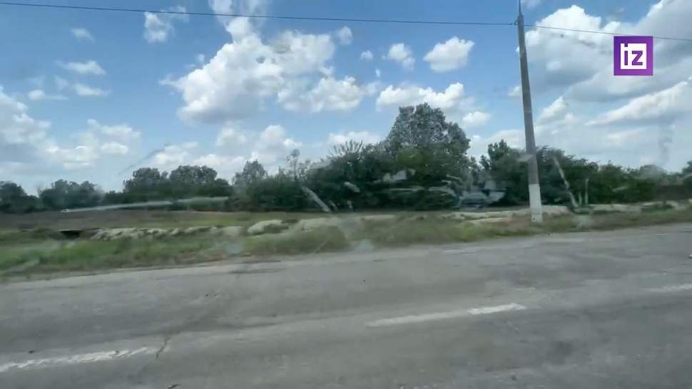 «Известия» показали кадры работы российских военных в районе Алешек на берегу Днепра