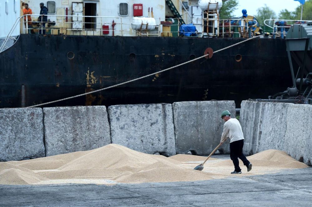 На юге Украины повреждены пункты хранения зерна