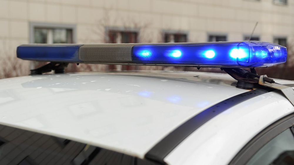 В Смоленской области сотрудники ГИБДД работают на месте ДТП с участием грузовика и УАЗа