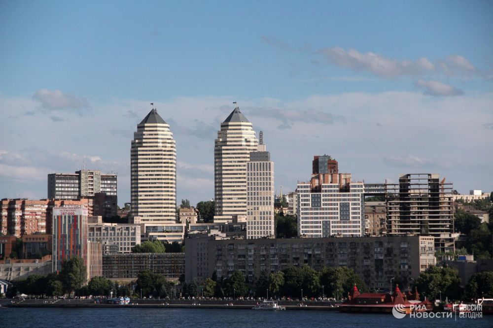 Зеленский провел выездное заседание с военными в Днепропетровске