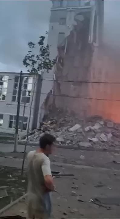 Кадры прилёта по зданию СБУ в Днепропетровске