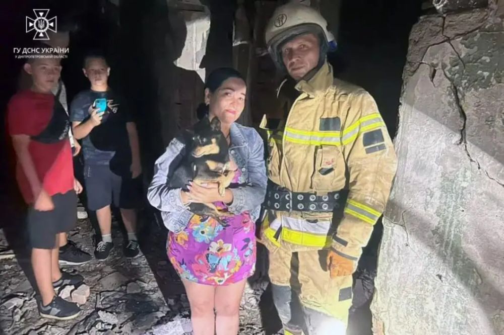В Покрове (Орджоникидзе) Днепропетровской области собака упала в подвал заброшенного здания и не могла выбраться сама