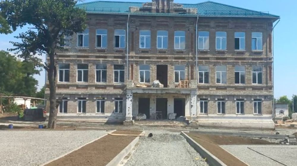 Школу с уникальной архитектурой и более вековой историей восстановят в Мариуполе