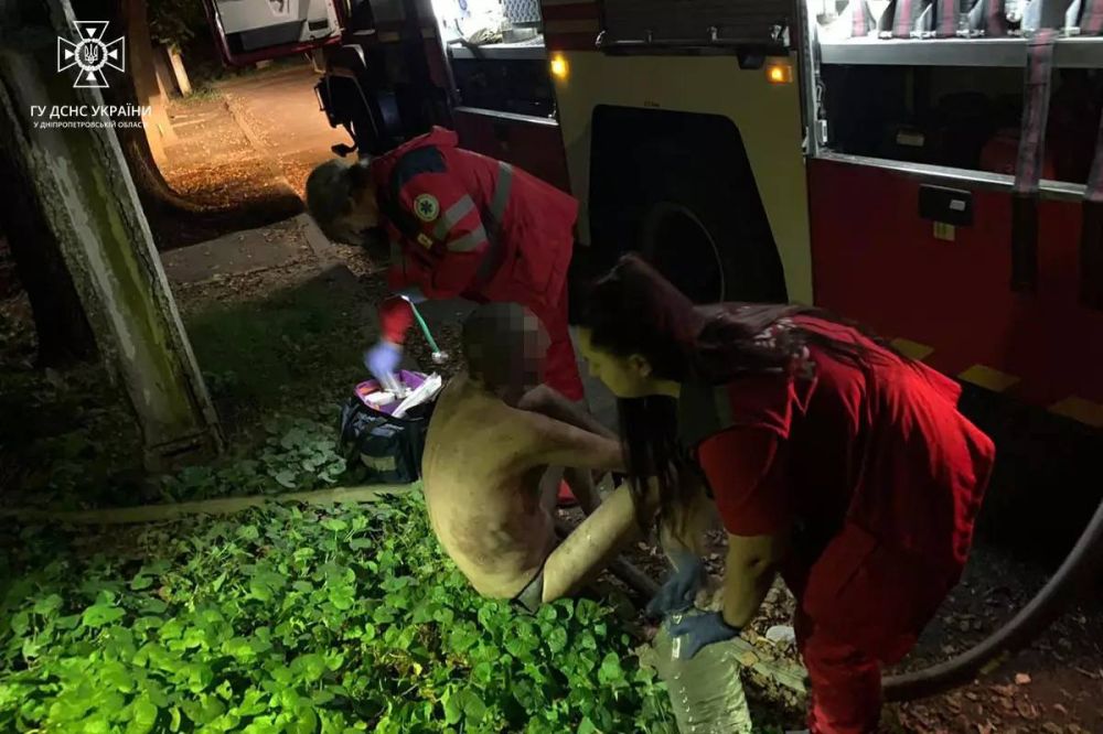 Ночью в городе Марганец пожарные спасли двух мужчин