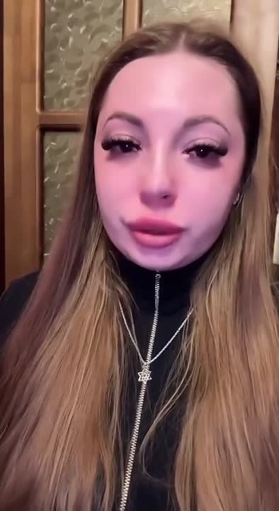 Украинка недоумевает, почему её отца забрали в военкомат, после того как она приняла участие в мирной акции