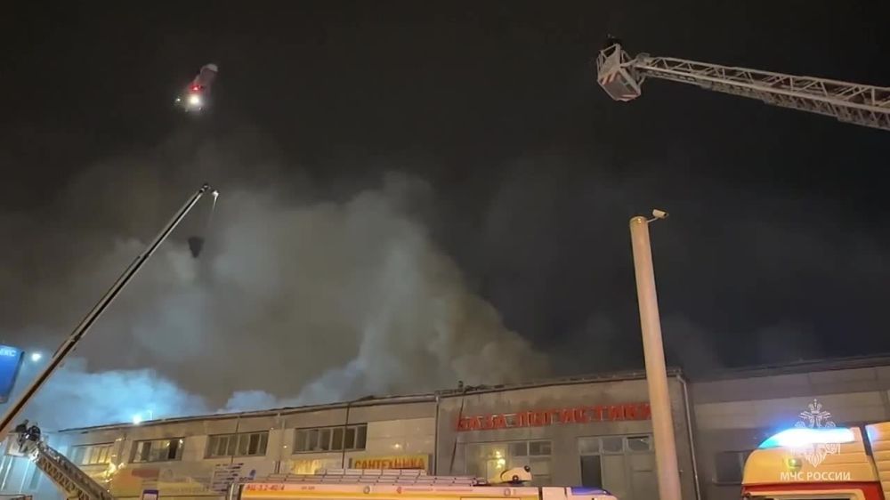 На тушении крупного пожара в Щербинке Новомосковского округа работают 158 человек и 46 едениц техники
