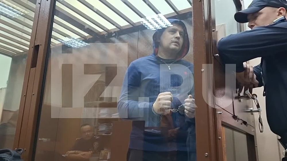 Замруководителя следственного отдела по Троицкому и Новомосковскому административным округам Евгения Соснина СК доставили в суд