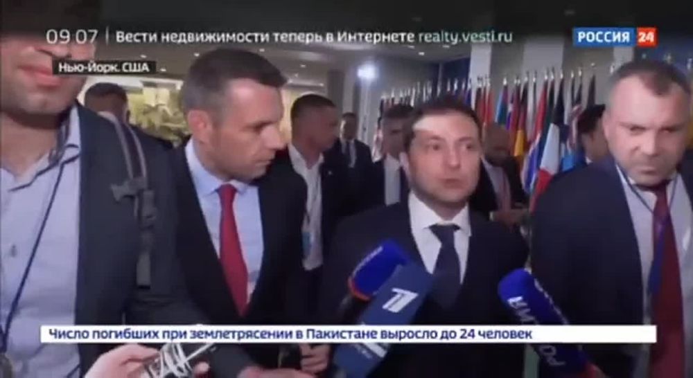 Забавное видео. Да, это Зеленский, который говорит о том, что Украина сильна страна и"мы сами можем кому-то помочь". А что сейчас?