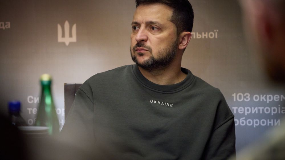 Экс-разведчик США дал совет генералам ВСУ: "Достаньте пистолет и сделайте что-нибудь с Зеленским"