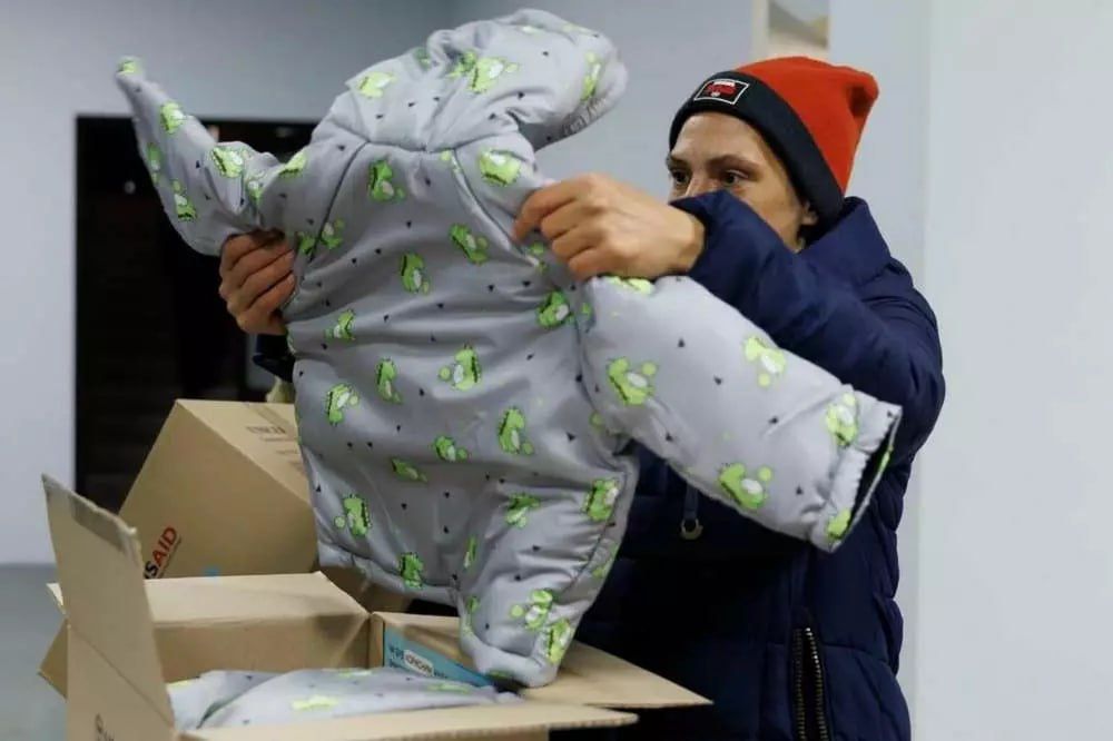 В Марганце 27 ноября раздадут детскую одежду всем желающим