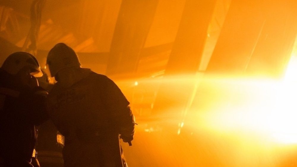 Пожар вспыхнул на складе в Днепропетровской области после ночных взрывов