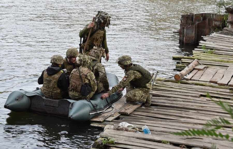 ВСУ на левом берегу Днепра гибнут в огромных количествах – Business Insider