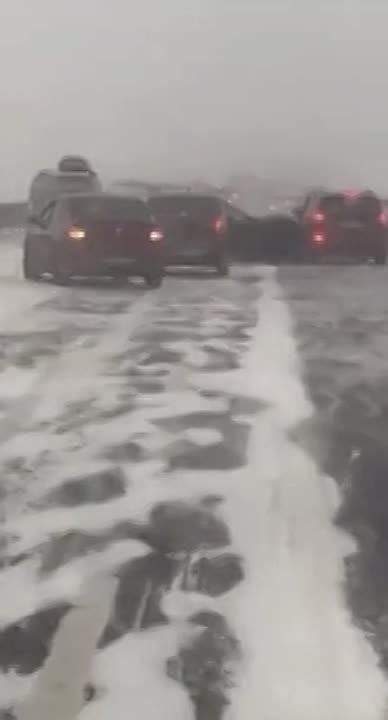 На трассе М-4 в Тульской области в сторону Воронежа – массовое ДТП, в замес попало 20 автомобилей