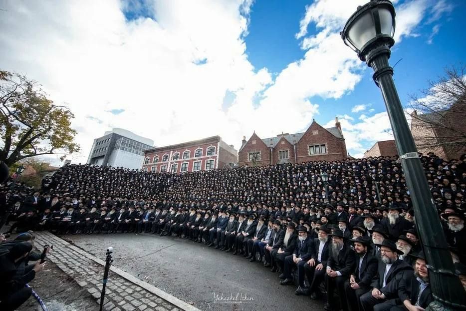 Олег Царёв: На первом фото — здание штаб-квартиры Хабад в Нью-Йорке