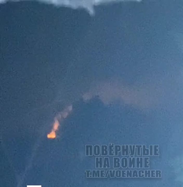 Пожар и вторичная детонация в результате вчерашнего ракетного удара по объекту в Новомосковске Днепропетровской области