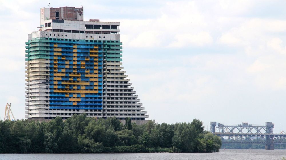 Инфраструктура "на ниточке", слухи о российском подкопе и митинги за мобилизацию. Что происходит в Днепре