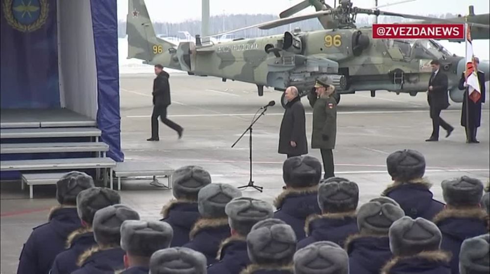 Путин вручил госнаграды воинским частям ВКС РФ на аэродроме Чкаловский