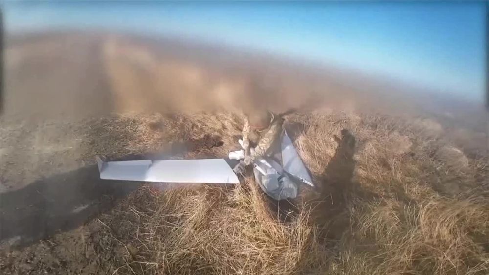 Владислав Шурыгин: Наши десантники обнаружили танк и САУ ВСУк на правом берегу Днепра и скорректировали их уничтожение "Ланцетами"