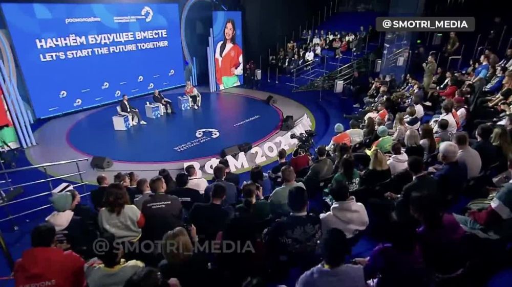 Владимир Путин поблагодарил киевлянина, спасшего российский флаг от бандеровцев