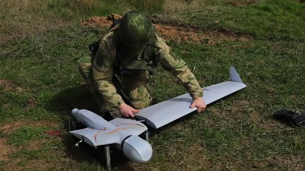 Операторы БПЛА выявили и уничтожили три артиллерийские установки и два танка противника на Правобережье Днепра — Владимир Сальдо